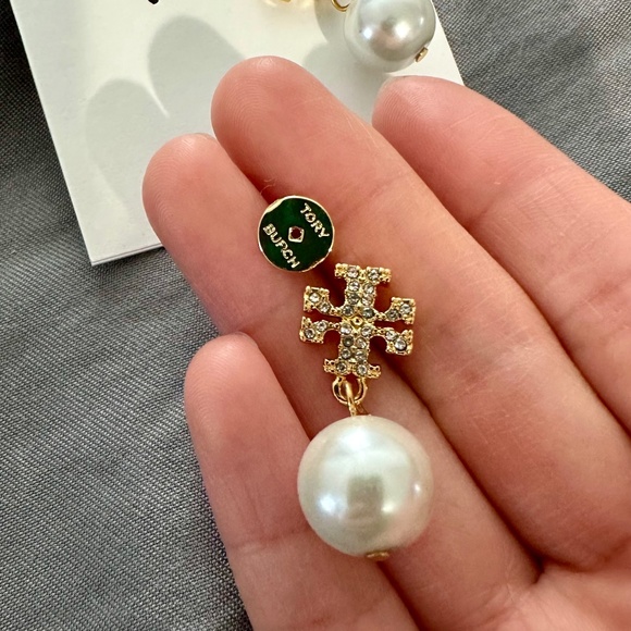 Authentic Tory Burch Classic Logo Pearl Earrings 80% off - Picture 8 of 10